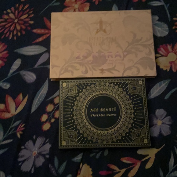 Eyeshadow Palette Ace Beauty and Jeffrey Star - Picture 2 of 2